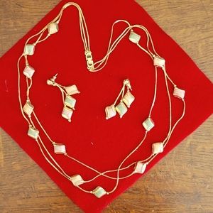 Necklace & earring set